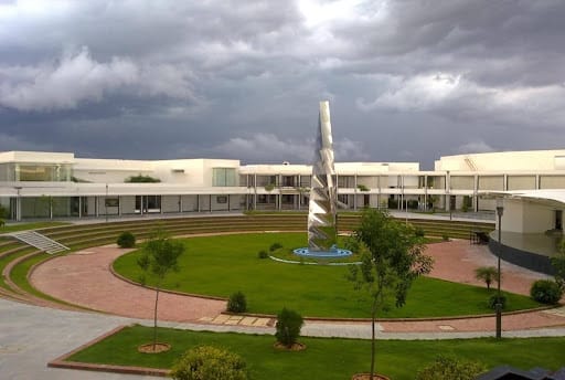 Public and civil institutional campus building