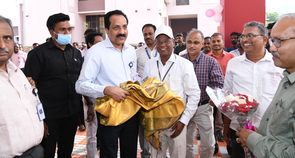 ISRO Chairman Dr. S. Somanath felicitating Mr. Ethiraj Sekar with golden shawl